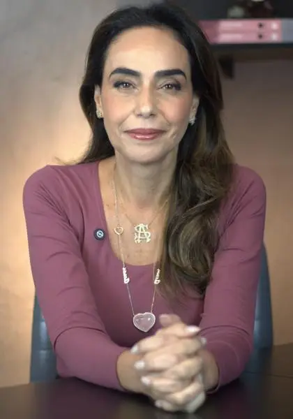 Adriana Secali, Advogada, economista e especialista em comunicação — Palestrante Corporativo