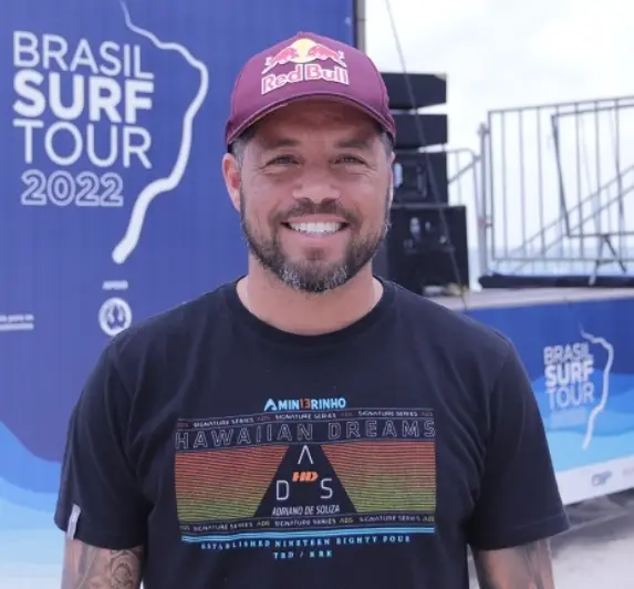 Adriano de Souza - Mineirinho, Surfista campeão mundial e palestrante — Palestrante Corporativo