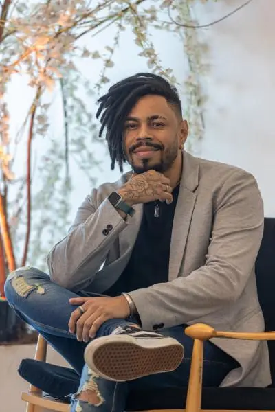 Ale Santos, Escritor e roteirista afrofuturista — Palestrante Corporativo