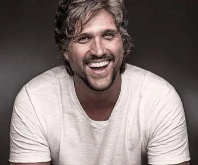 Leo Chaves, Cantor, empreendedor e presidente do Instituto Hortense — Palestrante Corporativo