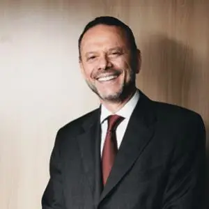 Luciano Coutinho, Economista e ex-presidente do BNDES — Palestrante Corporativo