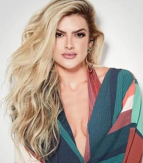 Mirella Santos, Modelo, dançarina e influenciadora — Palestrante Corporativo