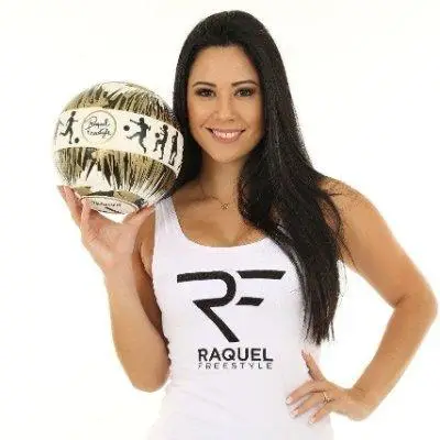 Raquel Benetti, Atleta de futebol freestyle e modelo — Palestrante Corporativo