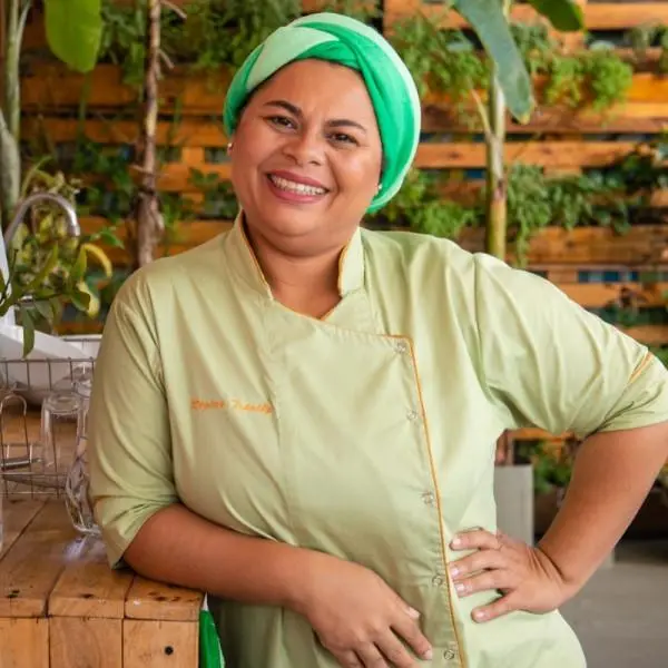 Regina Tchelly - Favela Organica, Cozinheira e empreendedora social — Palestrante Corporativo